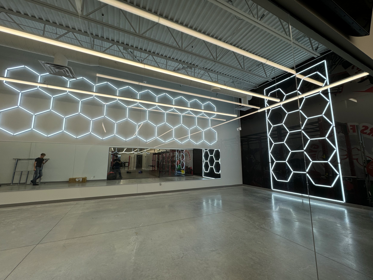 LUMIÈRES LED HEXAGONALES 16' X 8'